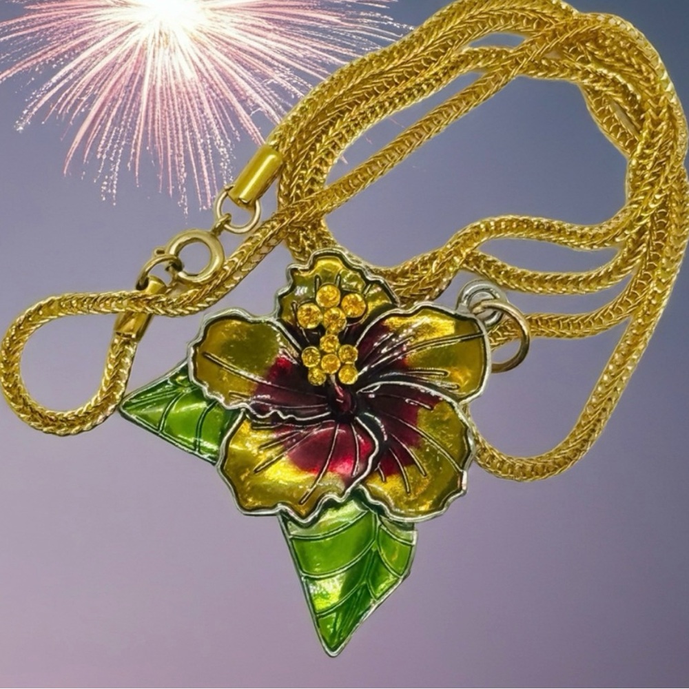 0117 Elegant Gold and Multicolor Floral Pendant Necklace